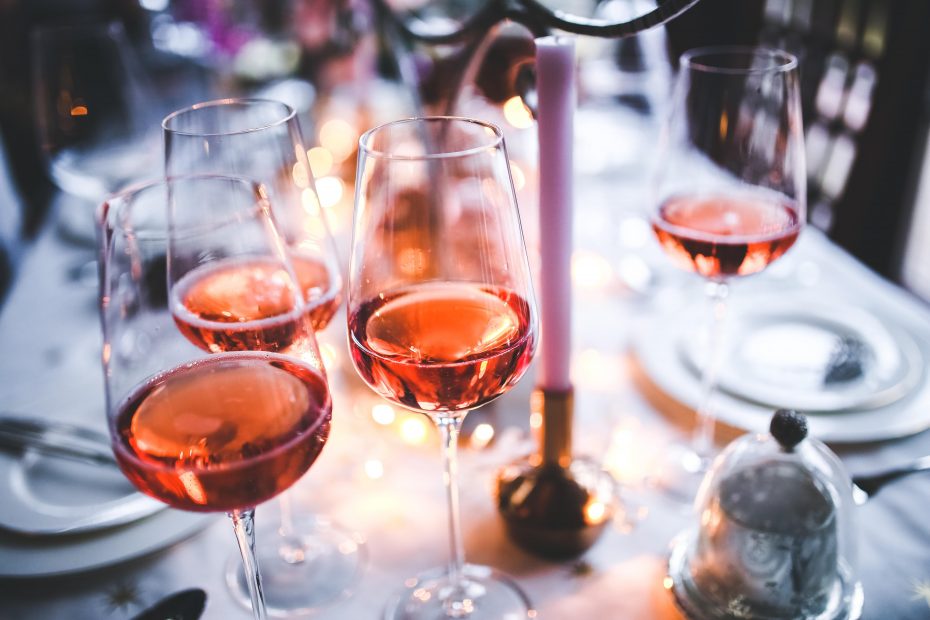 table-wine-glass-restaurant-evening-rose-1325911-pxhere.com