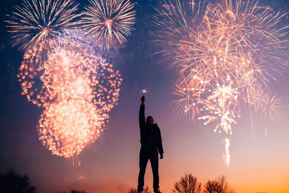 fireworks-man-creative-photography-night-sunset-1426185-pxhere.com