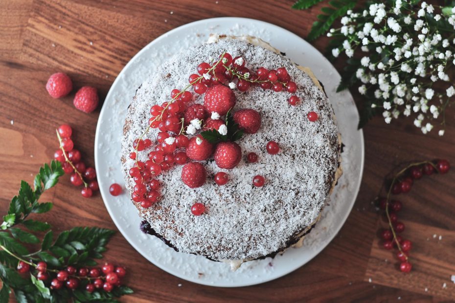 Erdeigyümölcsös kókuszkocka torta